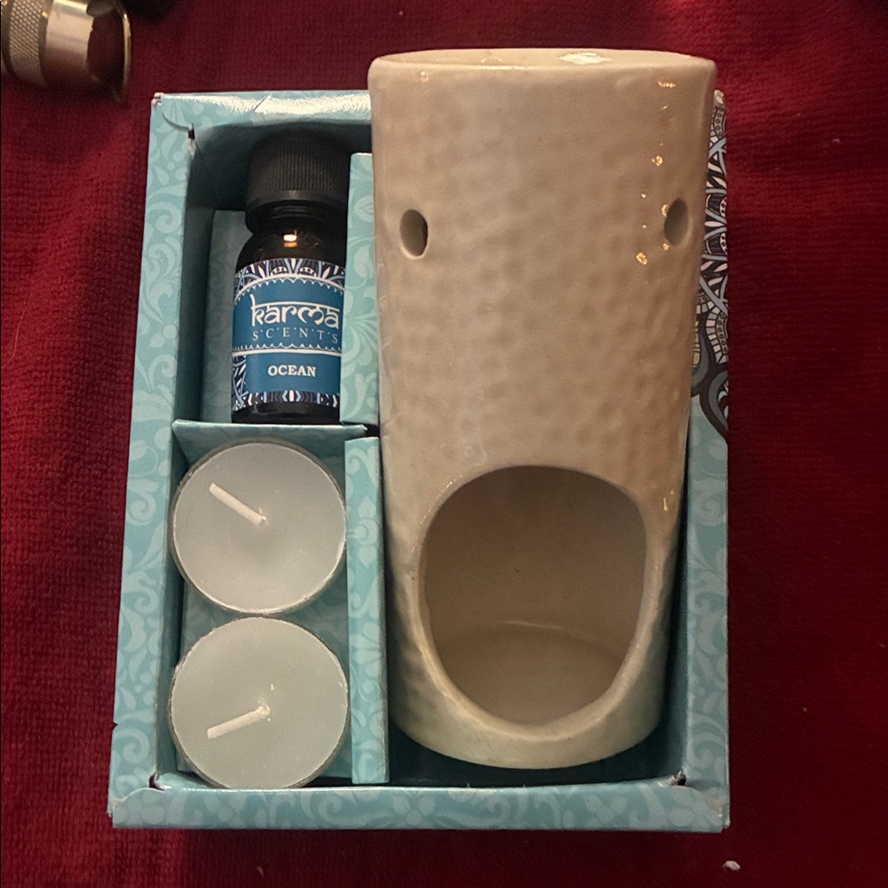 🎉SALE🎉3 for $20🎉Karma Ceramic Oil Burner Set with Tealights